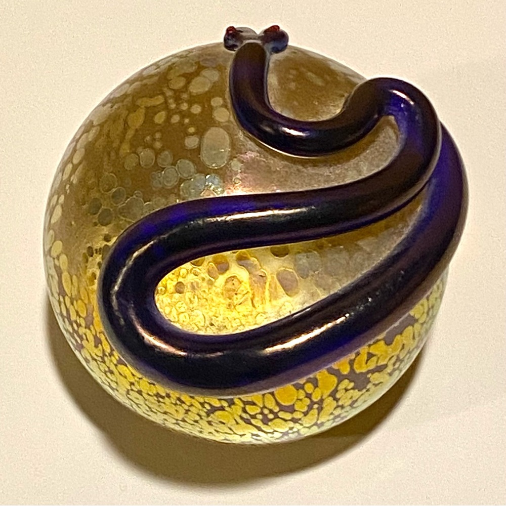 STEVEN CORREIA Iridescent Dark Blue/Purple Snake Draped Over Iridescent Gold Orb - Picture 5 of 9